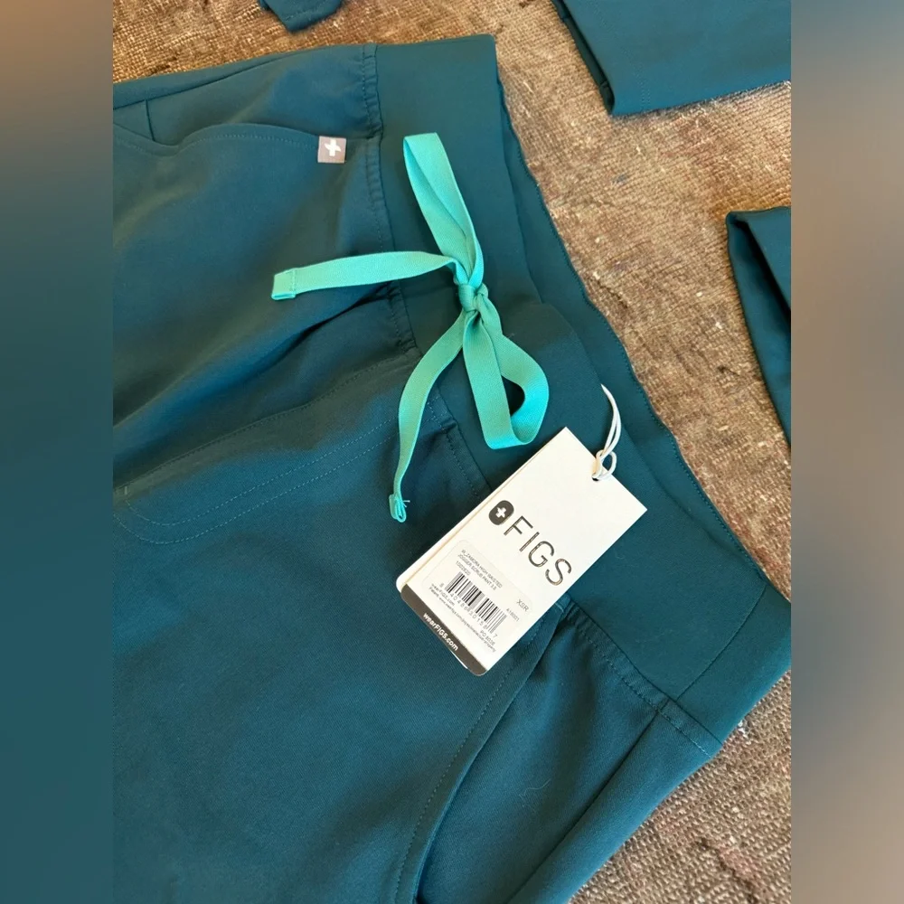 NWT 3-Pc Gorgeous Caribbean Blue FIGS set - Picture 9 of 11